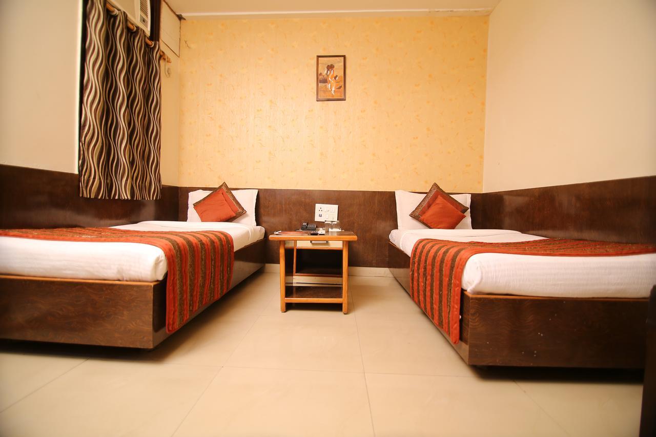 Hotel Pappan Plaza Palwal ภายนอก รูปภาพ