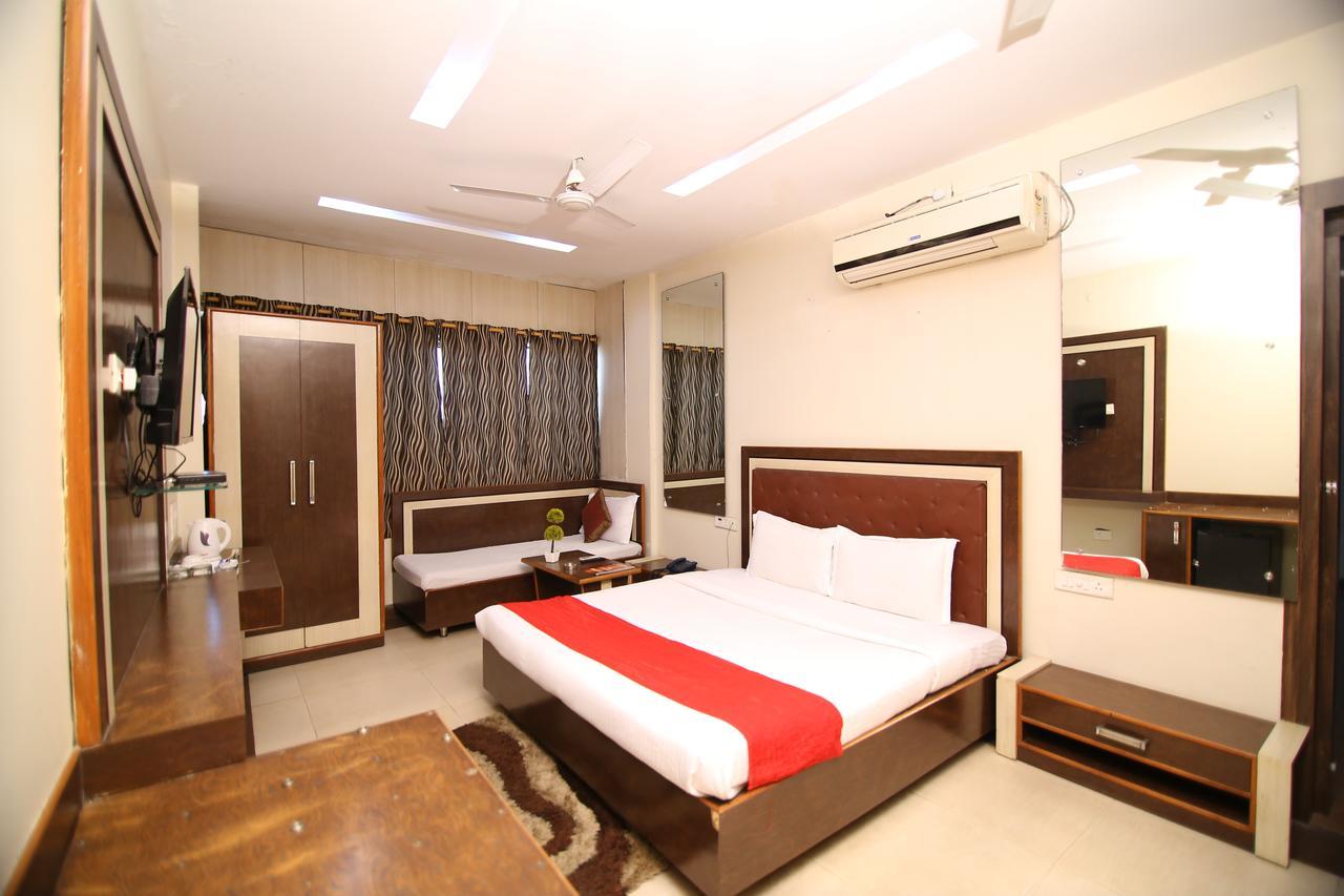 Hotel Pappan Plaza Palwal ภายนอก รูปภาพ